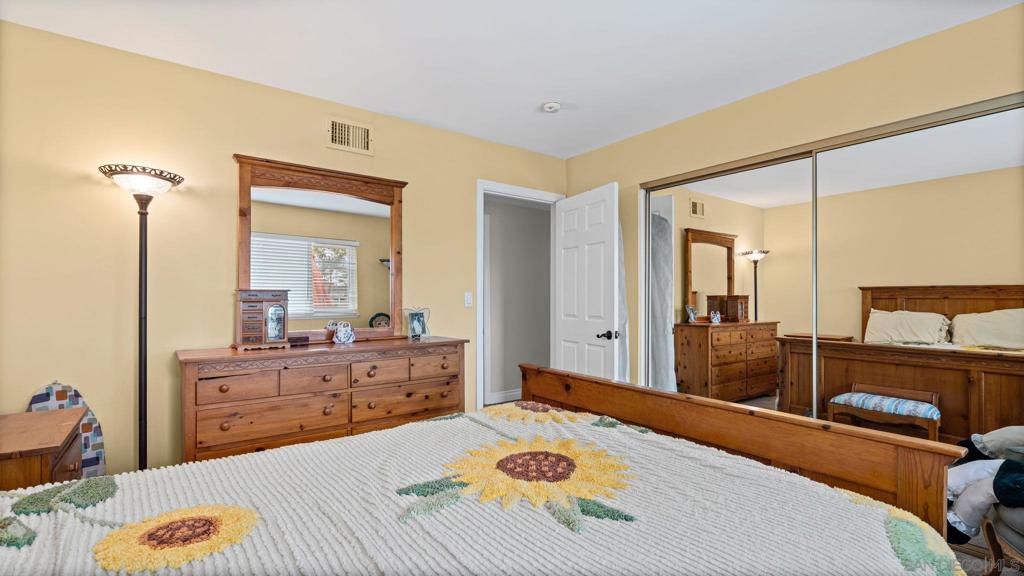 1026 La Reina - photo 13