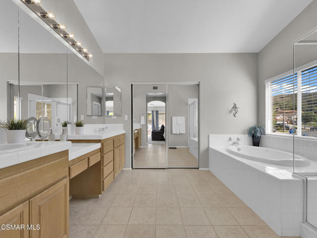 659 N Muirfield Avenue, Simi Valley CA: https://media.crmls.org/mediaz/4f8ae641-ca9f-4de7-909a-057309dd4e6d.jpg