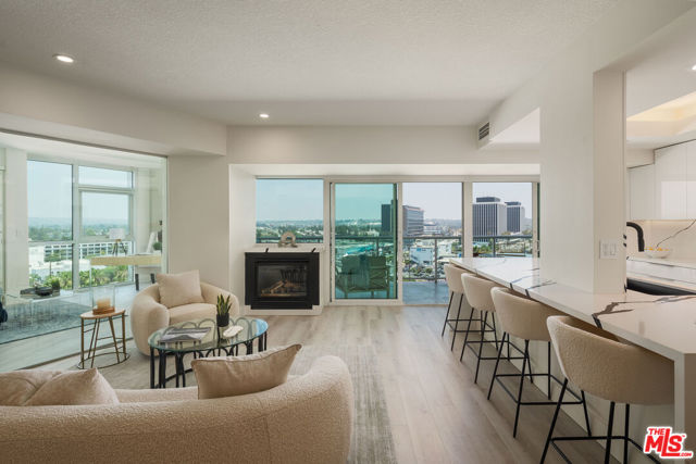 13600 Marina Pointe Drive, Marina del Rey CA: https://media.crmls.org/mediaz/4f8b38d2-b916-40b0-b74c-8f24215c54f2.jpg