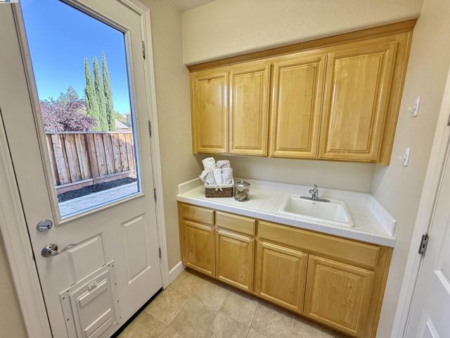 752 Barleta Ln, Livermore CA: https://media.crmls.org/mediaz/4f8bbaa2-d1ee-4faf-a80b-4e74d47a8efc.jpg