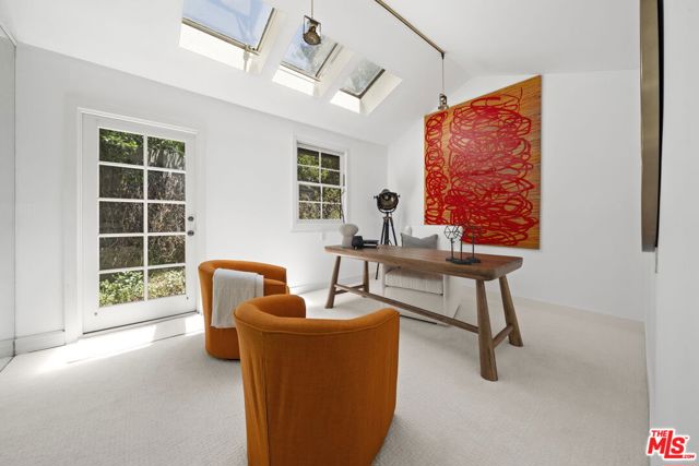 3 Latimer Road, Santa Monica CA: https://media.crmls.org/mediaz/4f8c3a49-4fdb-4ebf-b1aa-0368db33cb19.jpg