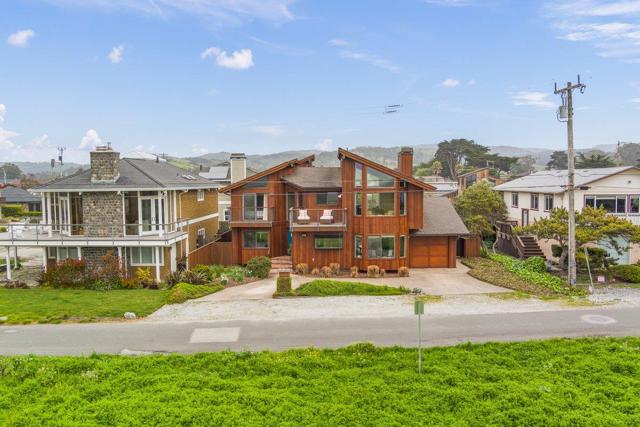 861 Railroad Avenue, Half Moon Bay CA: https://media.crmls.org/mediaz/4f8c9eb4-a1cd-47ca-941f-58180a9c0b9b.jpg