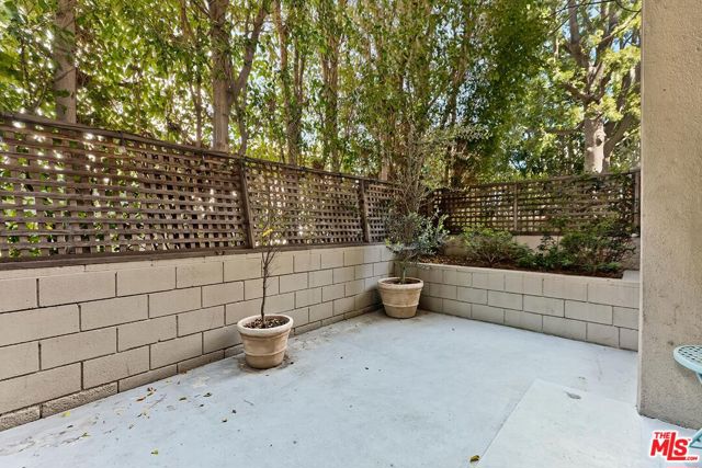 874 Hammond Street, West Hollywood CA: https://media.crmls.org/mediaz/4f8d3306-4410-41ad-a8b4-a4a5e8670089.jpg