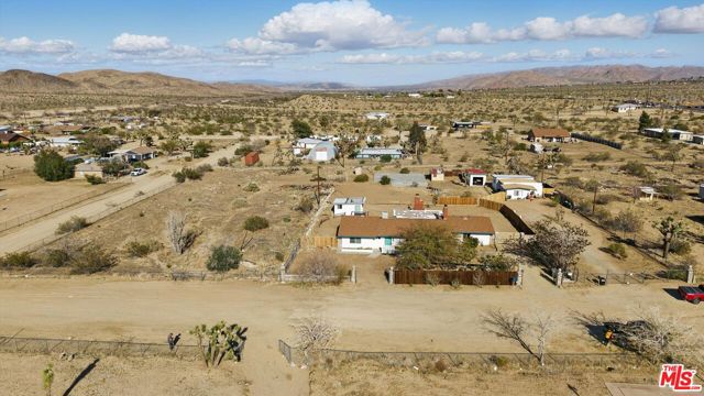 6391 Ruth Drive, Yucca Valley CA: https://media.crmls.org/mediaz/4f8d3e9b-743e-43a9-8b32-62b0b7190d23.jpg