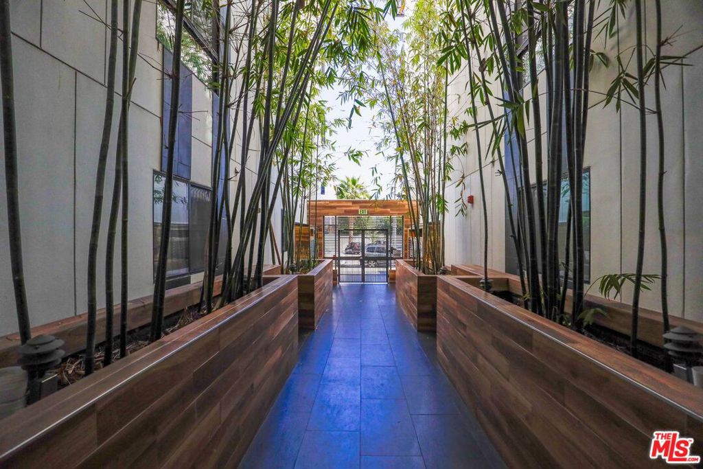 711 Cole Avenue #306