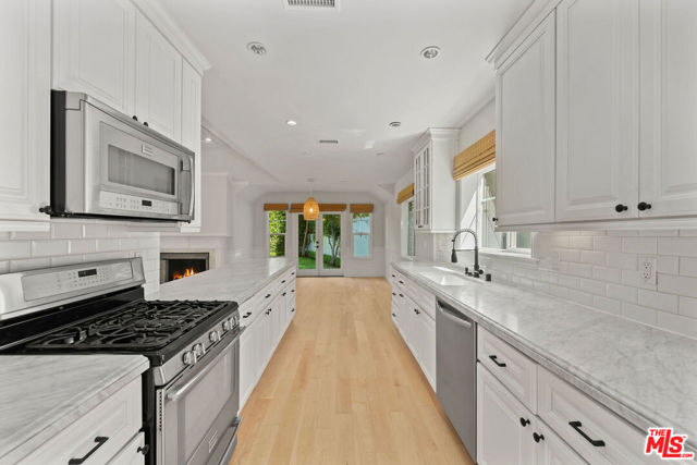 4164 Davana Road, Sherman Oaks CA: https://media.crmls.org/mediaz/4f8d6f6a-e9e2-4d92-8dbe-ed5821f76cba.jpg