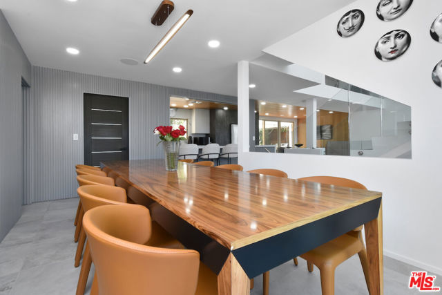 3539 Alana Drive, Sherman Oaks CA: https://media.crmls.org/mediaz/4f8d9eb5-1bf5-4bc5-90b4-0bede4a61e7f.jpg