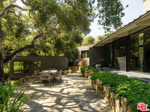650 San Ysidro Road, Santa Barbara CA: https://media.crmls.org/mediaz/4f8d9f14-0fa0-4934-923f-6281bc1be05d.jpg