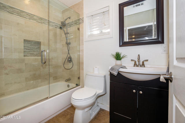 downstairs primary bathroom 4019 Conejo