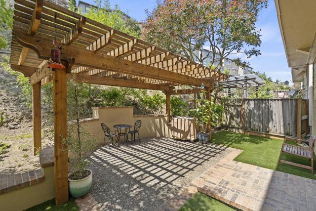 978 Martin Trail, Daly City CA: https://media.crmls.org/mediaz/4f8dd22c-74bd-4fdc-8e35-bb7d639cffe9.jpg