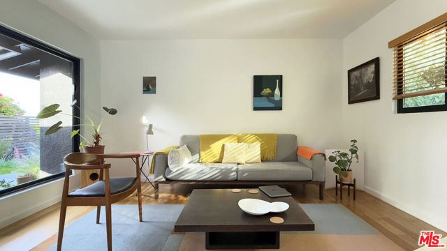 1407 Randall Court, Los Angeles CA: https://media.crmls.org/mediaz/4f8e4030-eb8a-4883-bc4b-b033cbe69314.jpg