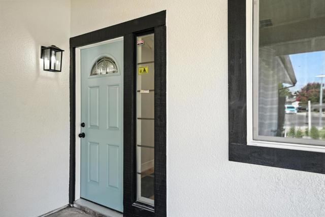 1190 Rio Norte Way, Sacramento CA: https://media.crmls.org/mediaz/4f8fb5aa-056e-4e7e-8aa0-7a41cba7acf5.jpg