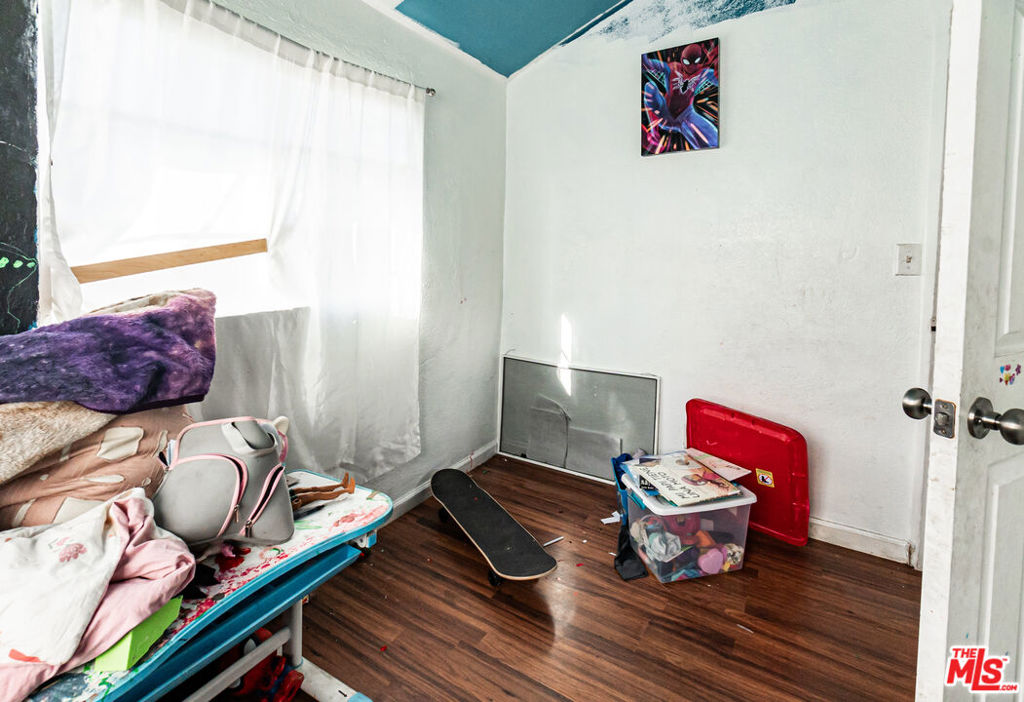https://media.crmls.org/mediaz/4f90787f-f74a-457b-8ff1-57ac79b3a652.jpg?preset=X-Large