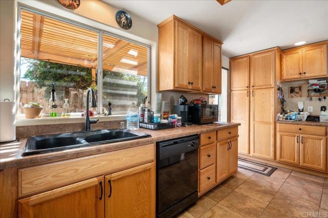 Detail Gallery Image 11 of 25 For 1005 Anza Ct, El Cajon,  CA 92020 - 4 Beds | 2/1 Baths