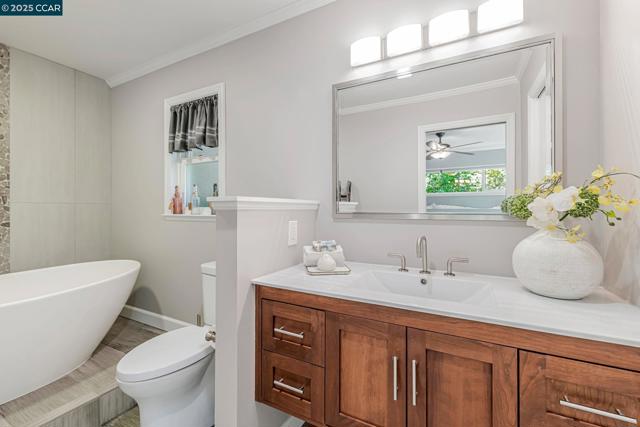 49 Terra Bella Dr, Walnut Creek CA: https://media.crmls.org/mediaz/4f912024-e048-49be-8311-5e5a49b0e19b.jpg