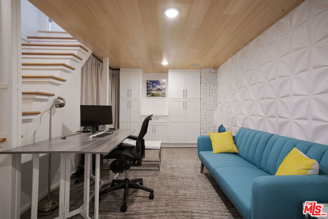 1323 Club View Drive, Los Angeles CA: https://media.crmls.org/mediaz/4f91e8a1-4165-4f58-8328-b0aa2537a9f8.jpg