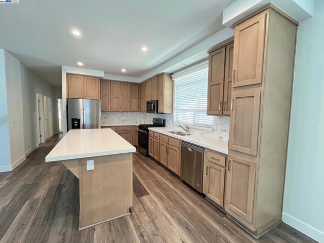 1587 Delemos Ave, Hayward CA: https://media.crmls.org/mediaz/4f920e75-b496-450f-8133-49276d67c4ae.jpg