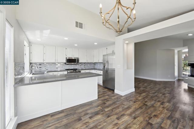 4464 Pampas Cir, Antioch CA: https://media.crmls.org/mediaz/4f923c3c-1d6b-4249-8373-6a8c76122884.jpg