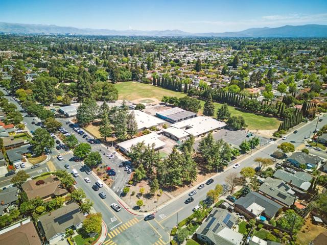 945 Lantana Drive, Sunnyvale CA: https://media.crmls.org/mediaz/4f925152-13df-4611-853e-0f82549a4205.jpg