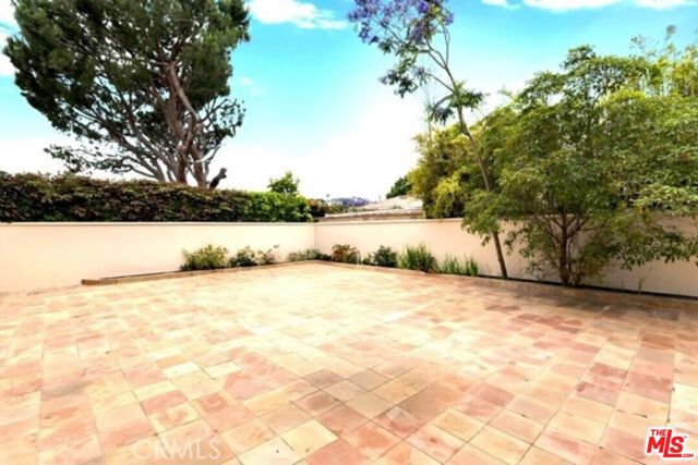 10517 Blythe Avenue, Los Angeles CA: https://media.crmls.org/mediaz/4f928626-67d2-4ec3-9ba4-3dfdacc4cd04.jpg