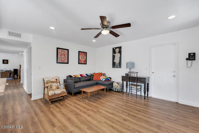3064 Galena Avenue, Simi Valley CA: https://media.crmls.org/mediaz/4f929592-104d-4480-bc11-d848f06b32a0.jpg
