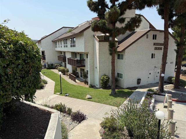 6131 Rancho Mission Rd, San Diego CA: https://media.crmls.org/mediaz/4f937596-3f80-485e-a895-1096074e447a.jpg