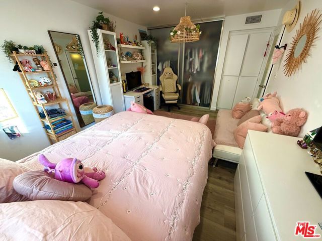 843 4th Street, Santa Monica CA: https://media.crmls.org/mediaz/4f93d353-3873-46f4-b32f-ca71bbd0d111.jpg