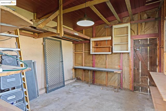 2871 Stephen Dr, Richmond CA: https://media.crmls.org/mediaz/4f941a96-6b5c-4120-873f-97badb4ce938.jpg