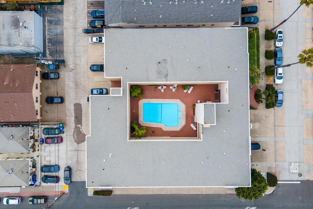 https://media.crmls.org/mediaz/4f943588-52bc-4838-9108-c86d8df7b9fd.jpg?preset=X-Large