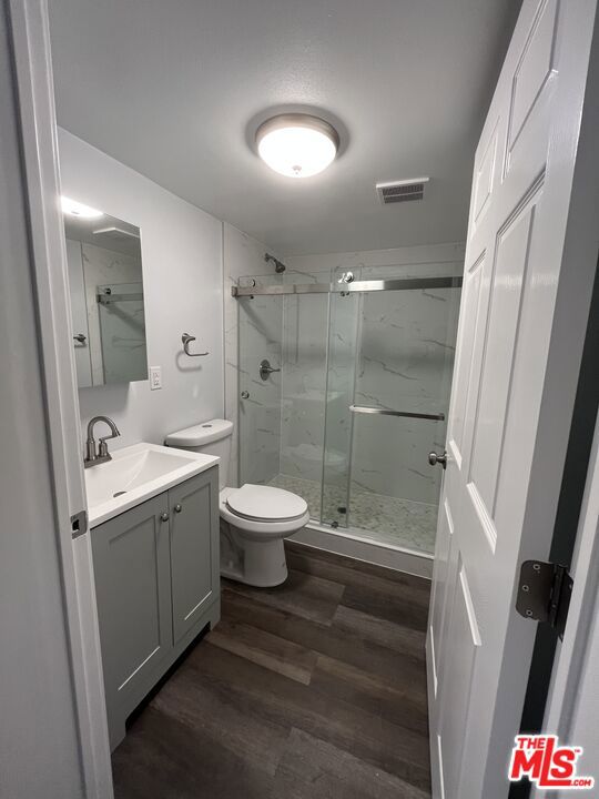 2232 W 24th Street, Los Angeles CA: https://media.crmls.org/mediaz/4f94b462-aad5-4f77-8fb2-7377598844a3.jpg