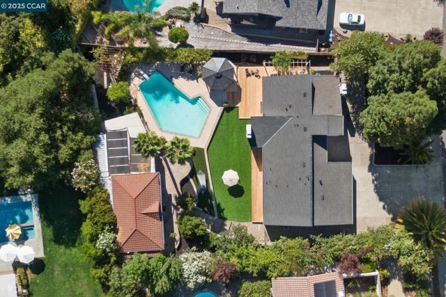 865 El Cerro Blvd, Danville CA: https://media.crmls.org/mediaz/4f95227f-87ca-497b-a169-eeac17c5c723.jpg