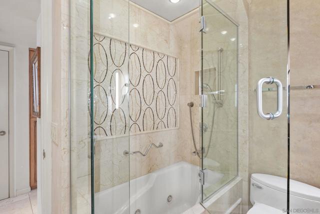 Image 30 of 46 For 1810 Avenida Del Mundo  703