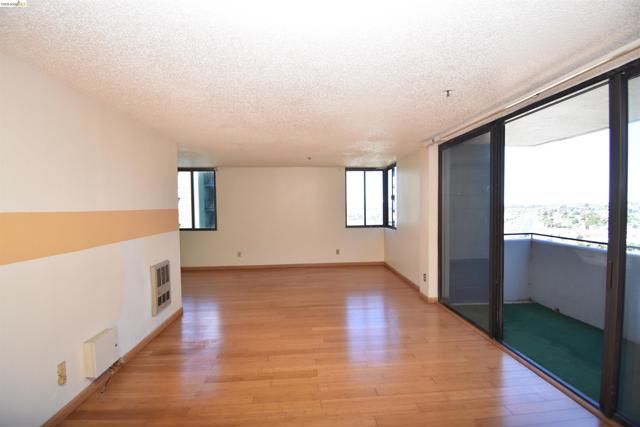 Image 6 of 22 For 555 Pierce St 1320