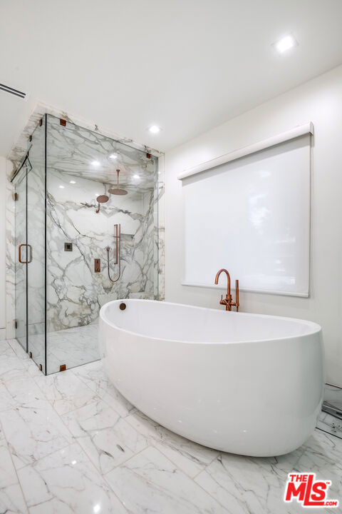 16601 Park Lane Circle, Los Angeles CA: https://media.crmls.org/mediaz/4f9650e1-9f36-4343-be0e-051790b4b531.jpg