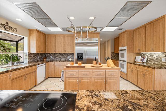 73681 Agave Lane, Palm Desert CA: https://media.crmls.org/mediaz/4f968510-4e6a-4e08-ac71-d46bf28a5edb.jpg