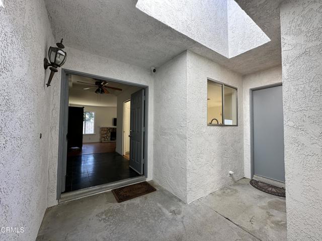 6368 Hunter Street, Ventura CA: https://media.crmls.org/mediaz/4f96e390-cd79-44b9-a6da-00300396b049.jpg