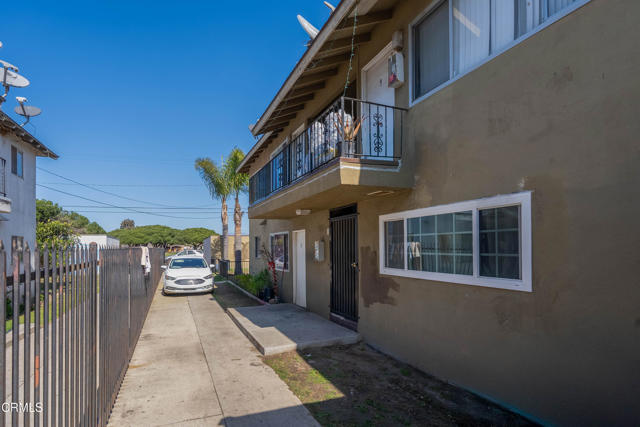 341 Cuesta Del Mar Drive, Oxnard CA: https://media.crmls.org/mediaz/4f971466-7d54-4dcc-b571-1c8d7d2308fc.jpg
