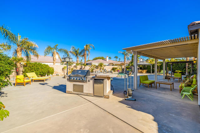 79704 Castille Drive, La Quinta CA: https://media.crmls.org/mediaz/4f97360d-8843-4622-a646-915fb90fccc3.jpg