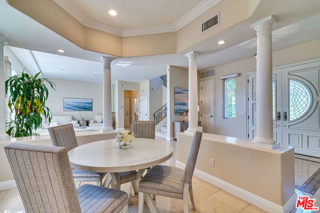 1008 Harbor Crossing Lane, Marina del Rey CA: https://media.crmls.org/mediaz/4f97921b-d75d-4b9c-b9c3-2c98af246480.jpg