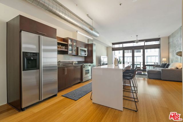 1111 S Grand Avenue, Los Angeles CA: https://media.crmls.org/mediaz/4f97ccf9-8991-4dcc-91f9-93a66e4d2080.jpg