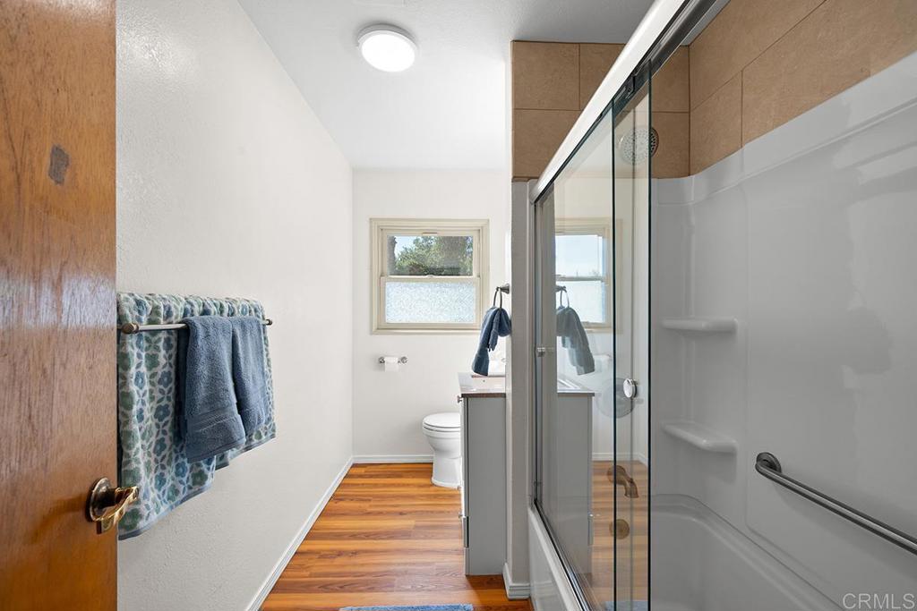 https://media.crmls.org/mediaz/4f9863e8-d0d1-4588-83b0-c1b9e24cb60a.jpg?preset=X-Large