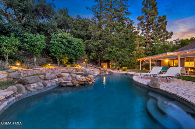 4953 Kilburn Court, Oak Park CA: https://media.crmls.org/mediaz/4f9881d5-a8b6-419b-b8a0-503608589274.jpg