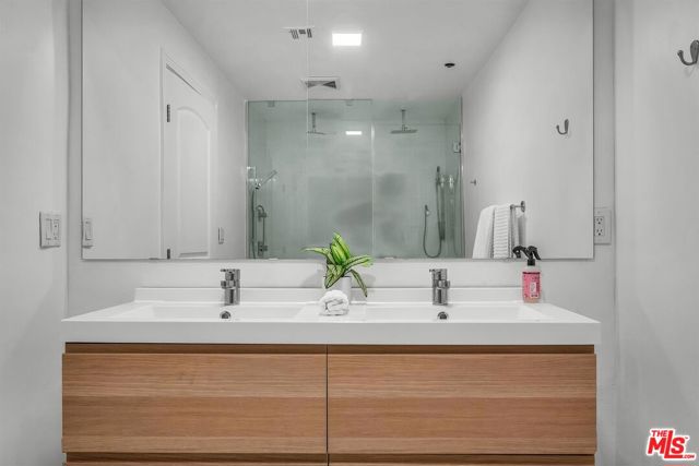214 S Alexandria Avenue, Los Angeles CA: https://media.crmls.org/mediaz/4f989790-748f-43af-8d2f-8e74dcf35c14.jpg
