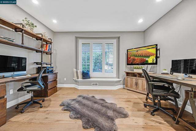 10 Woodside Dr, Danville CA: https://media.crmls.org/mediaz/4f9900ff-4c9a-4b5c-a959-4fc982ba9f85.jpg