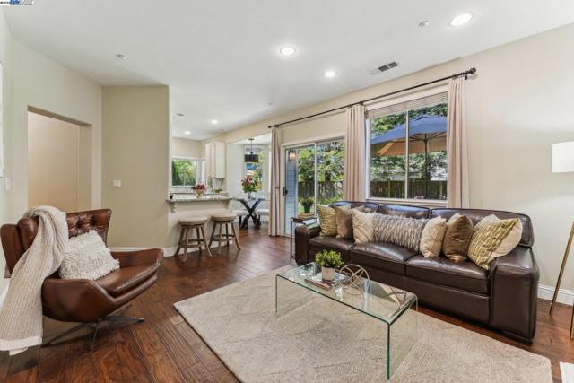 1159 Vintner Pl, Livermore CA: https://media.crmls.org/mediaz/4f992a0d-03b9-4310-9667-b00b4e904659.jpg