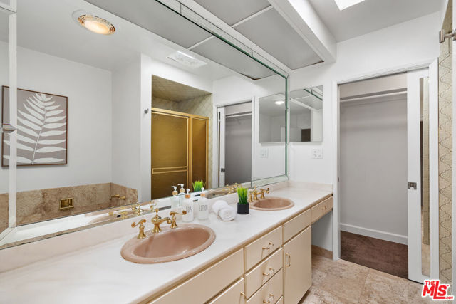 4450 Coronet Drive, Encino CA: https://media.crmls.org/mediaz/4f993b7c-0f49-44c9-bfd5-0177f8dff370.jpg