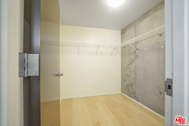 1100 S Hope Street, Los Angeles CA: https://media.crmls.org/mediaz/4f995359-9338-4b28-9431-0a7c1dcccee4.jpg