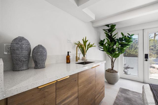 252 E Ocotillo Ave., Palm Springs CA: https://media.crmls.org/mediaz/4f9988a2-736c-4102-99f0-260292e133a3.jpg