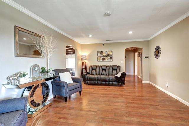 5238 Cervantes Ave, San Diego CA: https://media.crmls.org/mediaz/4f9a2ff5-554a-4b5e-8fe7-4fc420b52d66.jpg