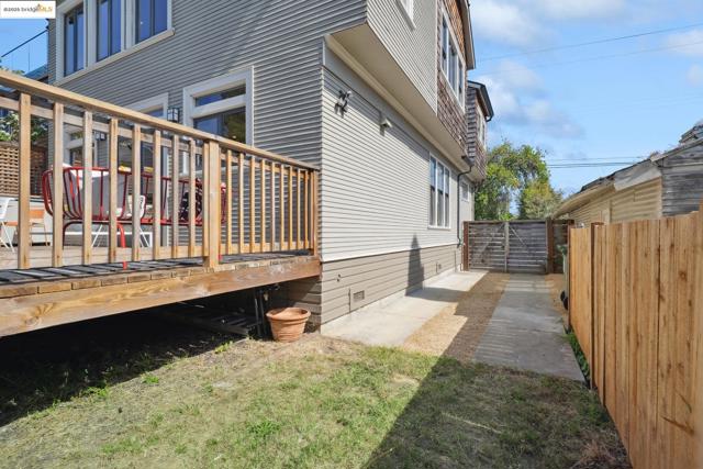1811 Parker St, Berkeley CA: https://media.crmls.org/mediaz/4f9a6822-ab6a-4efb-b012-df0ed55f242d.jpg